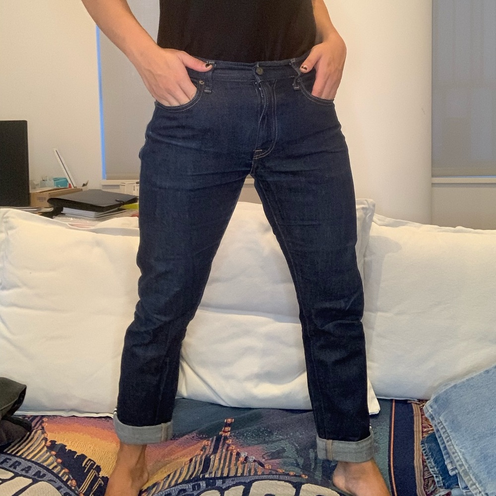 UNIQLO STRAIGHT LEG DARK WASH DENIM JEANS